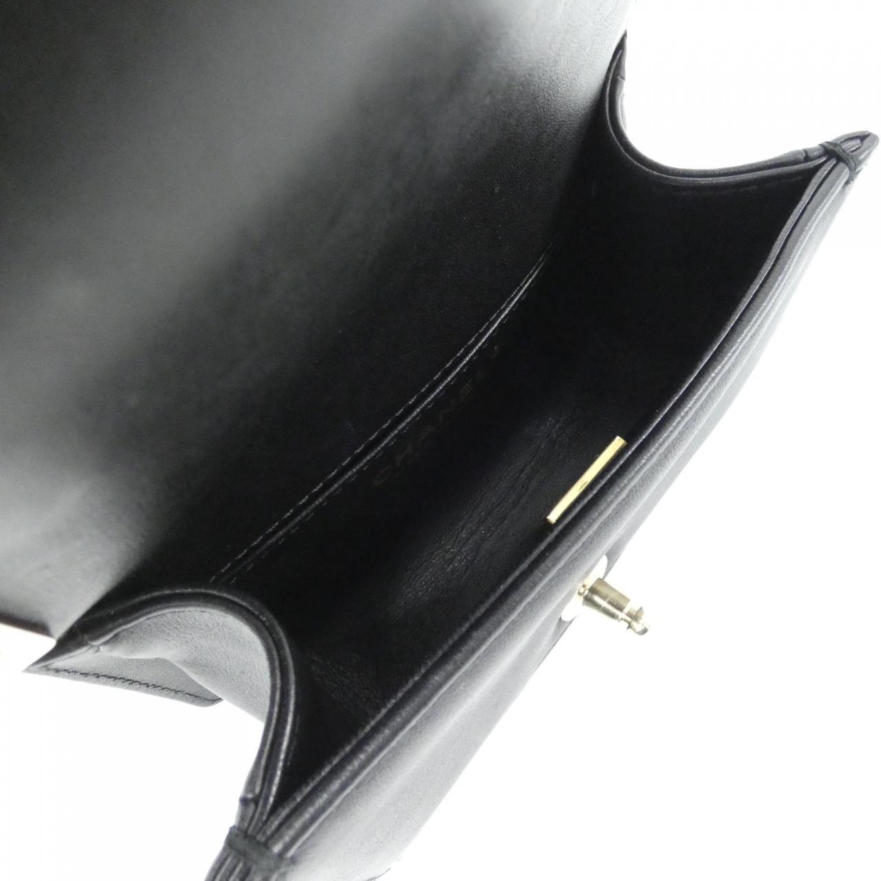 シャネル ボーイシャネルライン カーフ ショルダーバッグ
