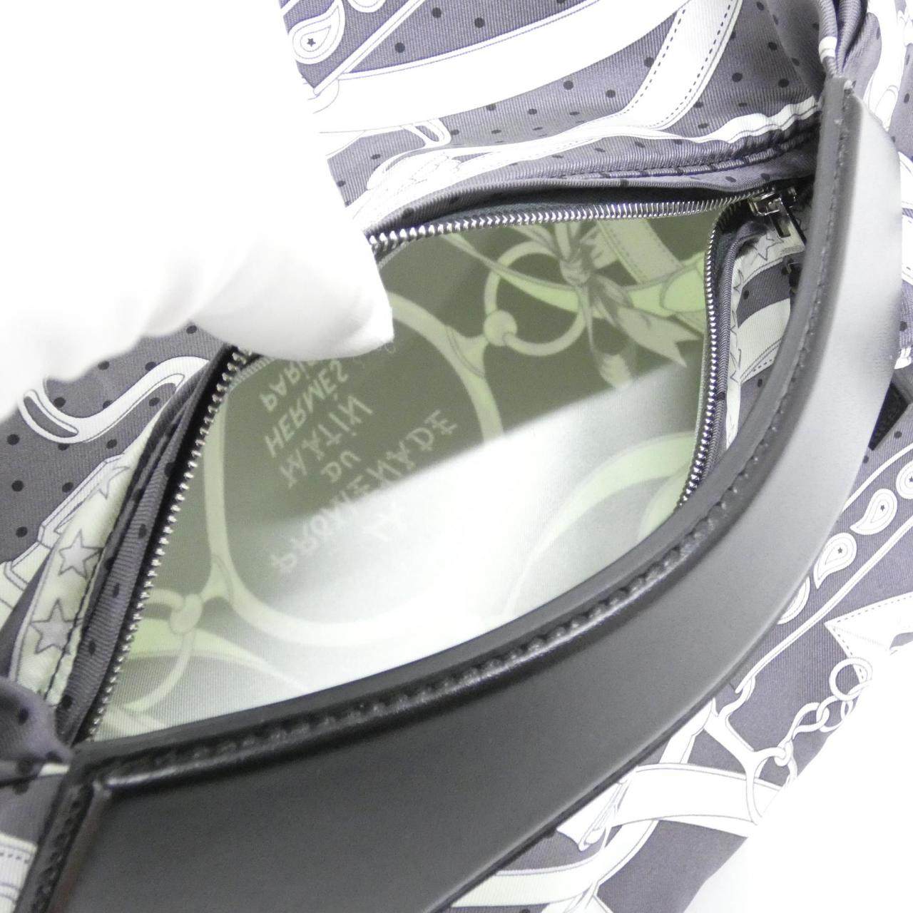 エルメス LA PROMENADE DU MAIN BANDANA ヴァッシュハンター シルク ハンドバッグ