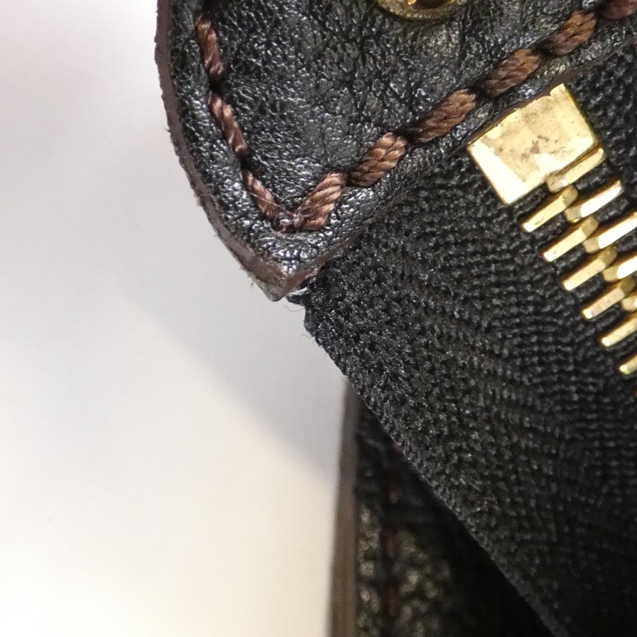 ルイ・ヴィトン マヒナ XS カーフ ショルダー バッグ