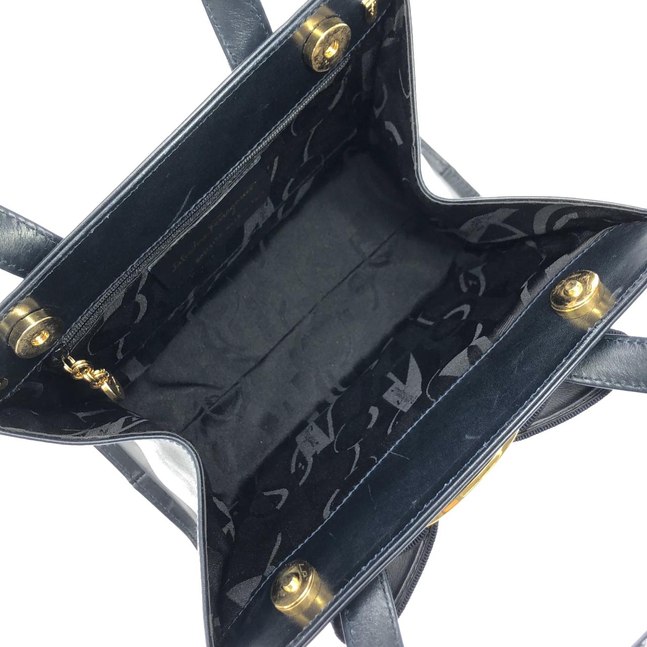 サルヴァトーレ フェラガモ カーフショルダーバッグ