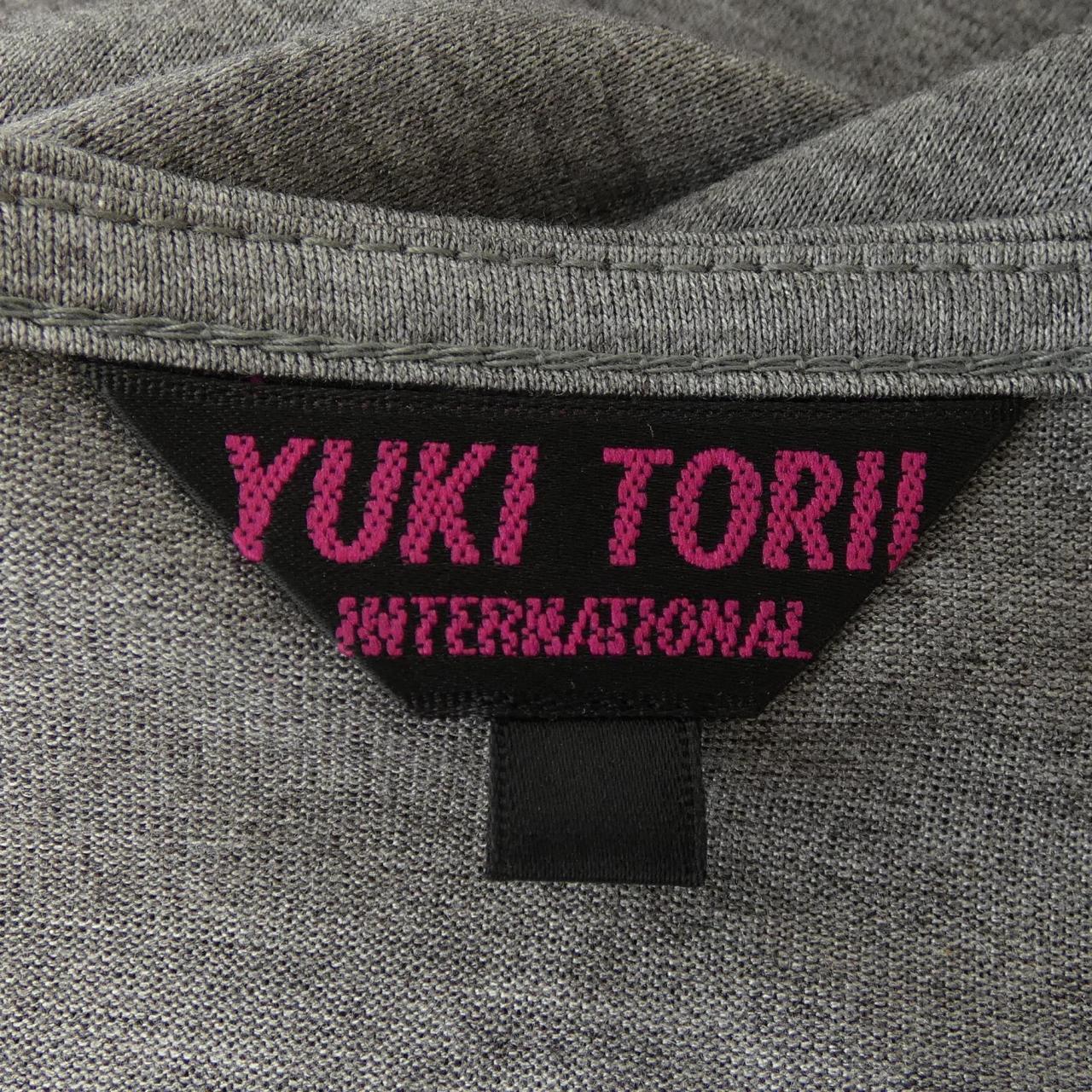 ユキトリイ トップス