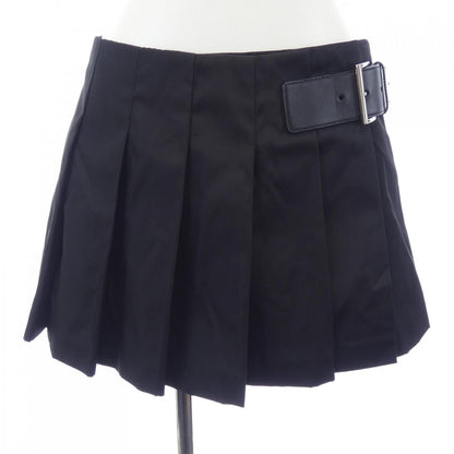 プラダ トライアングルロゴ Re-Nylon スカート