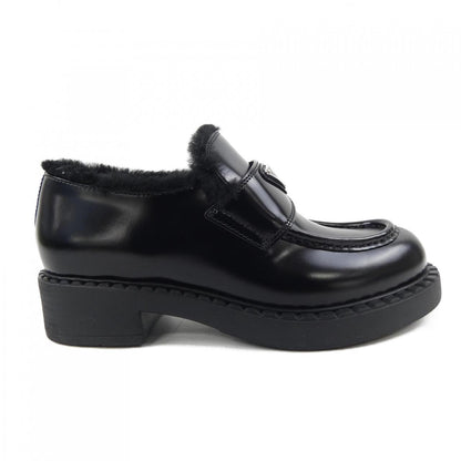 プラダ トライアングルロゴ レザー シアリング スニーカー