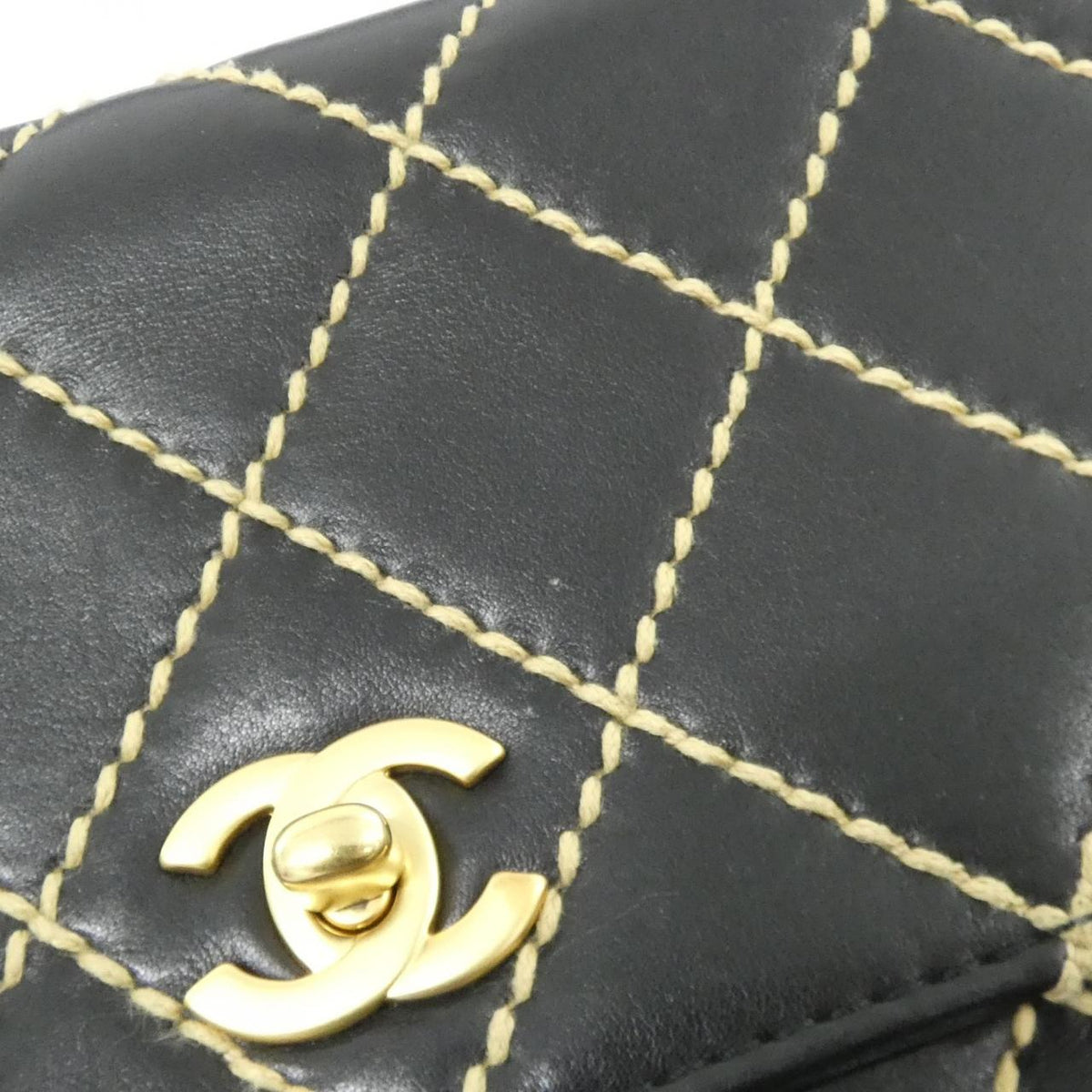 シャネル ワイルドステッチ カーフ ショルダーバッグ
