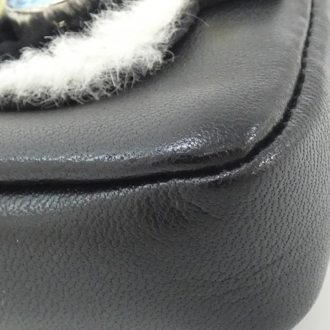 フェンディ BAG BUGS MICRO BAGUETTE ラム レザー ラビットファー ショルダーバッグ