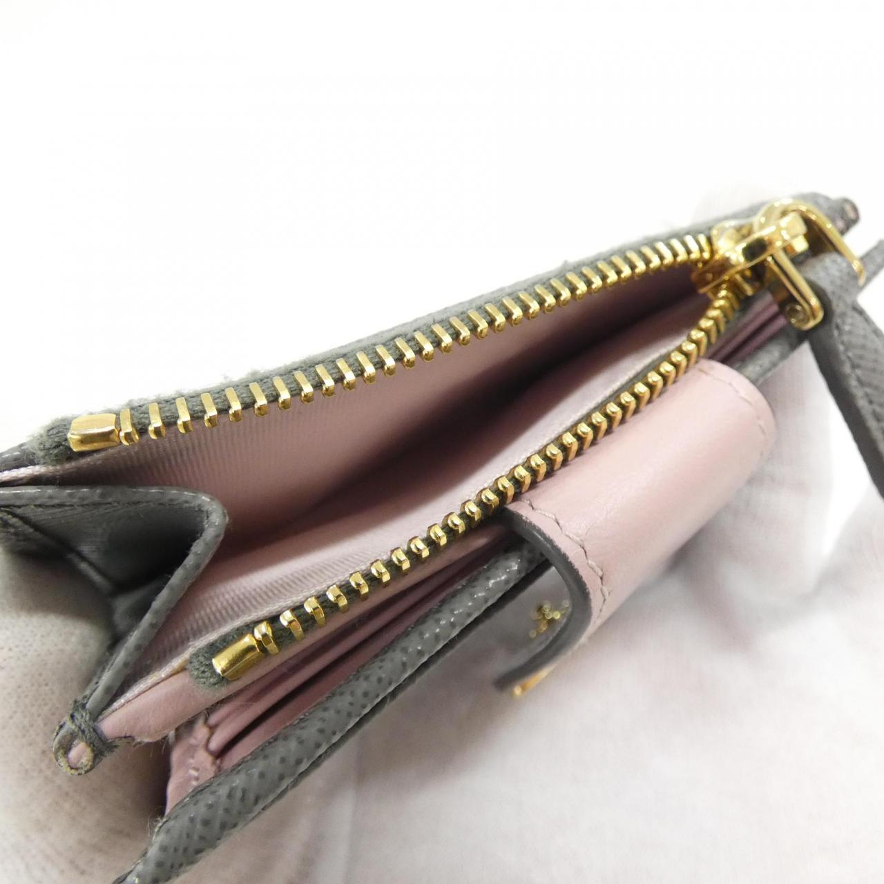 プラダ サフィアーノレザー 財布