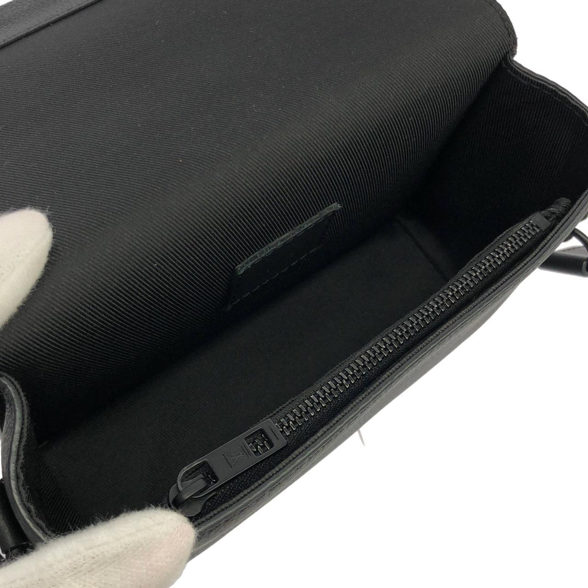 ルイヴィトン LVエアログラム ファストライン ウェアラブルウォレット カーフ ショルダーバッグ