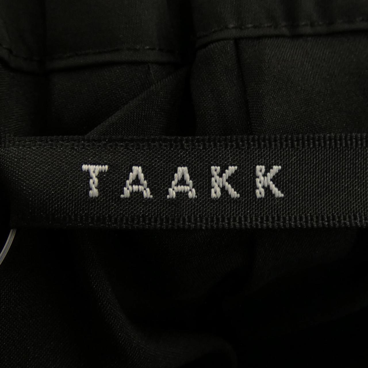 タック パンツ