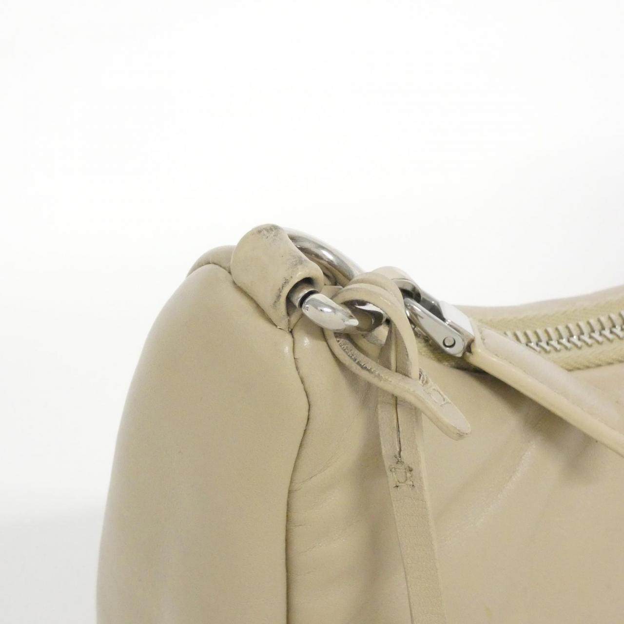 プラダ NAPPA SOFT ショルダーバッグ
