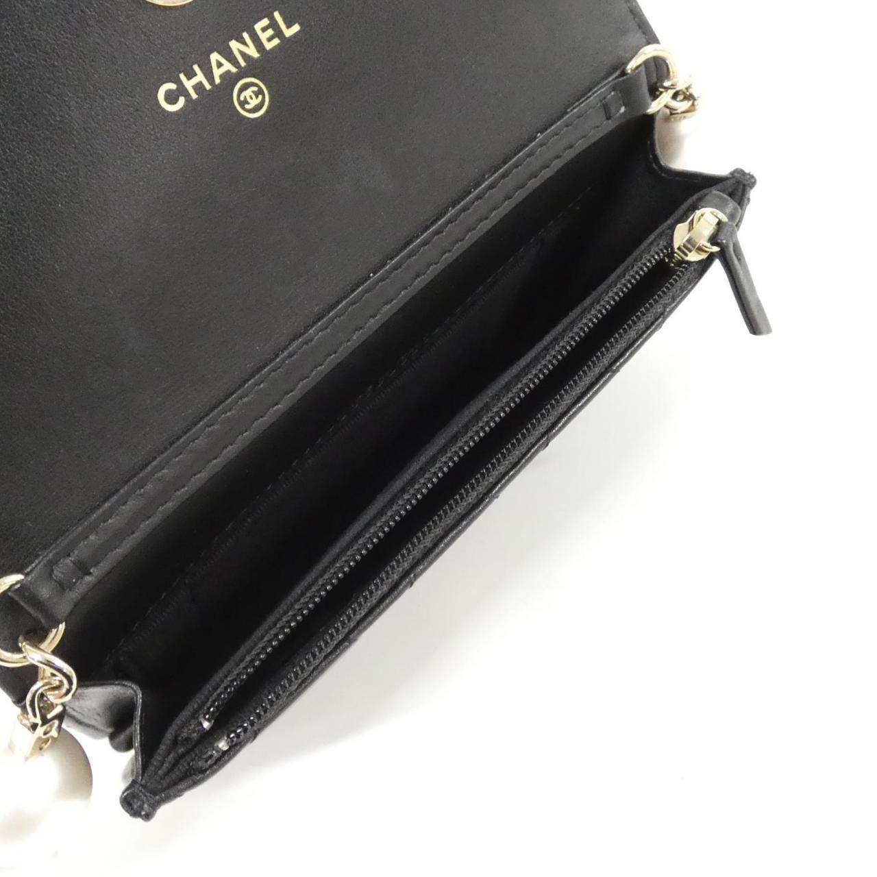 シャネル チェーンウォレット カーフ 財布