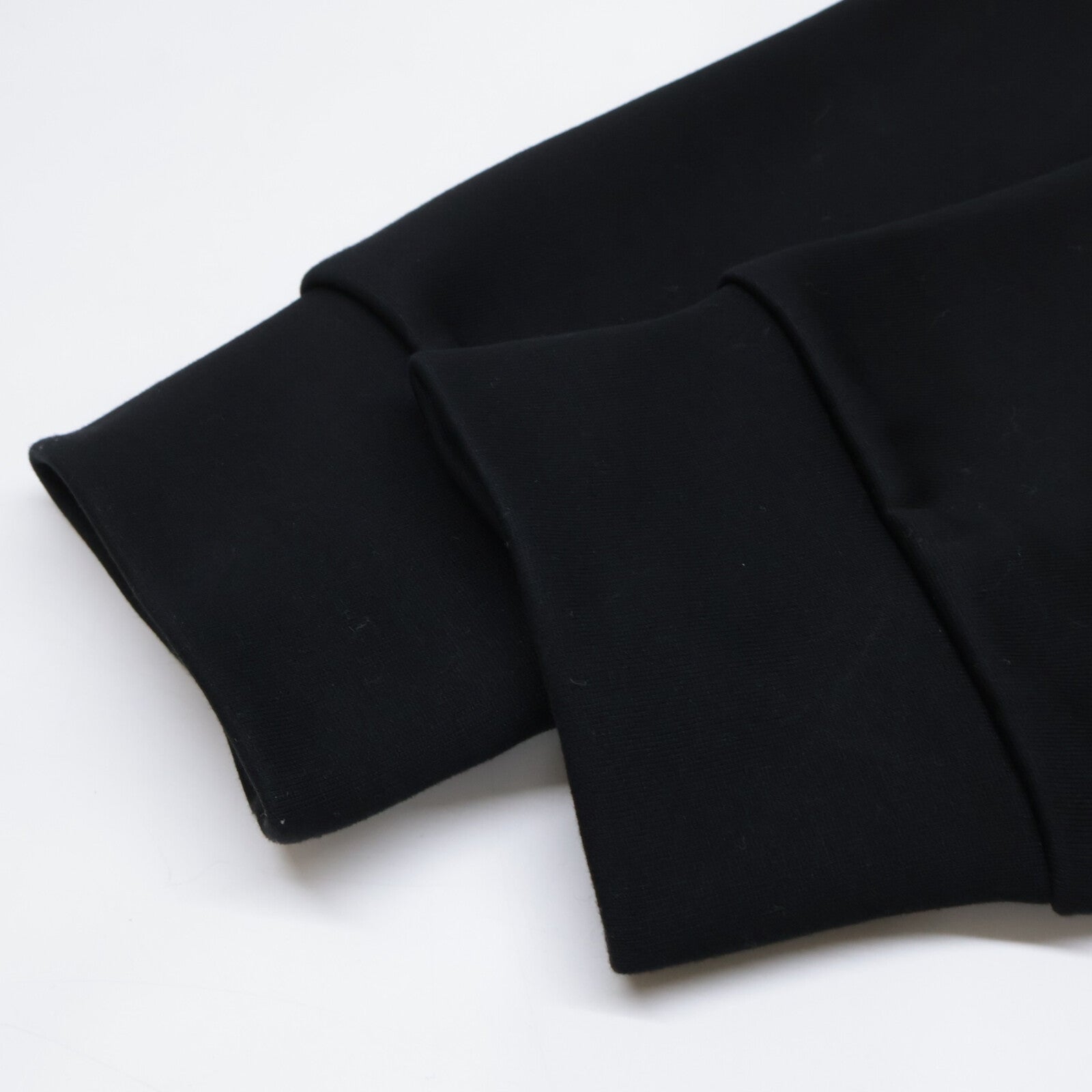プラダ UJL35B Re-Nylon トライアングルロゴプレート パネル スウェットシャツ