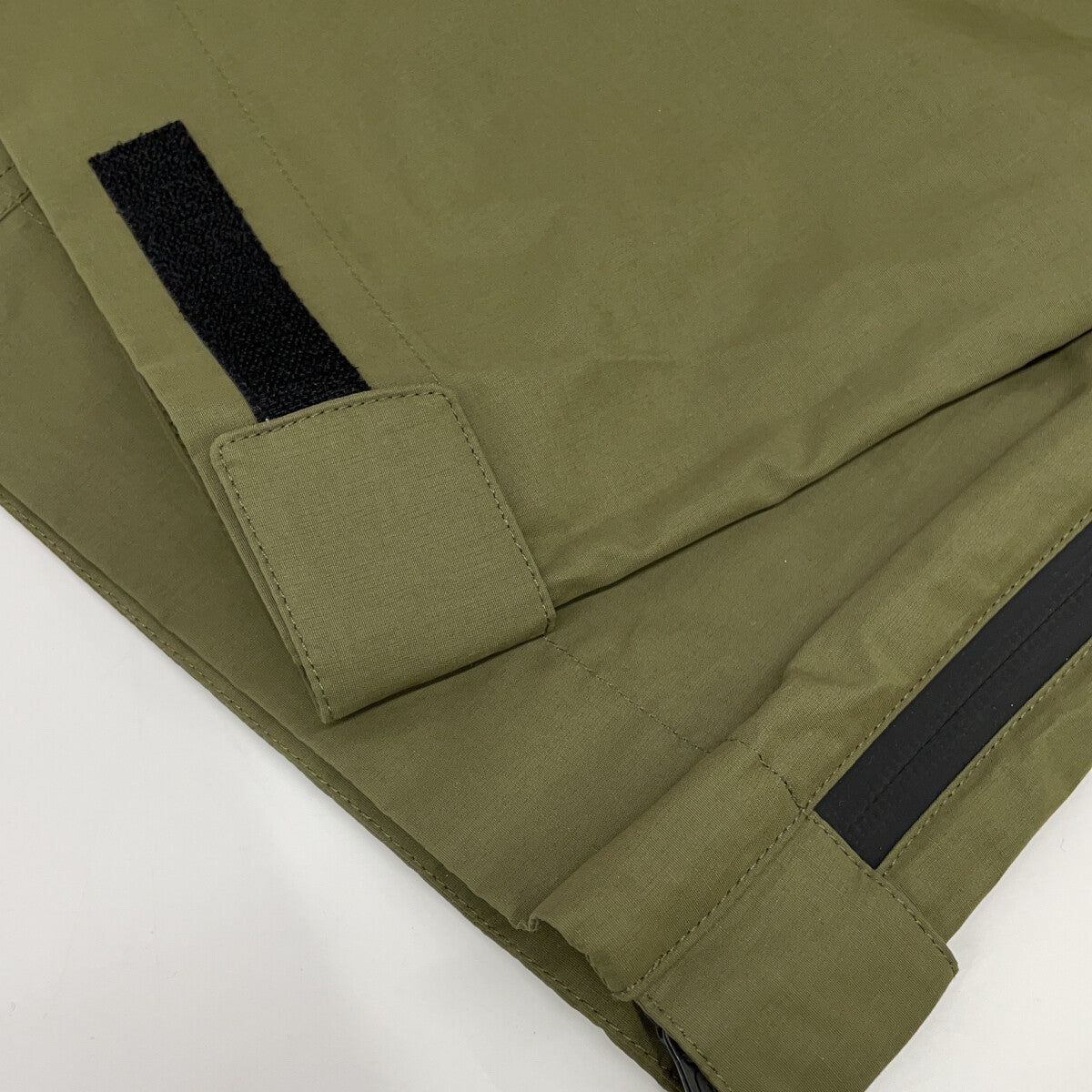 モンクレール PANTALONE ポリエステルパンツ
