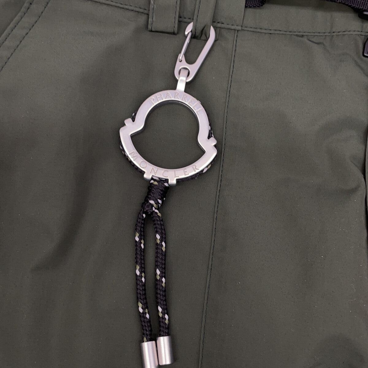 モンクレール PANTALONE ポリエステルパンツ