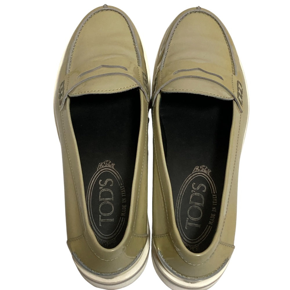 トッズ パテント レザー ローファー