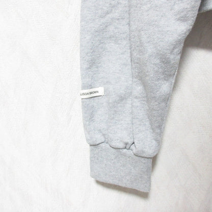 ALLISON BROWN ホリデー 刺繍入り フーディー