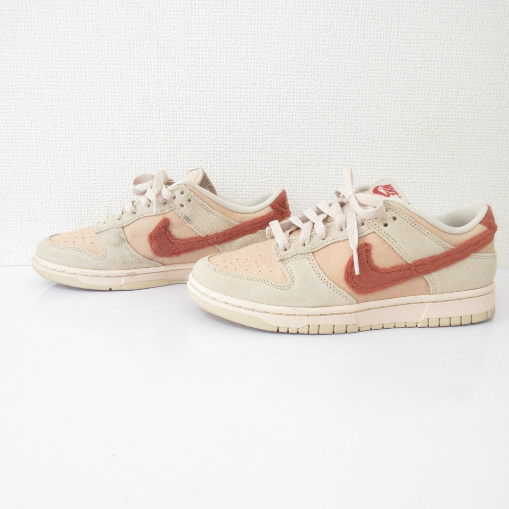 ナイキ DUNK LOW Plush Swoosh スニーカー