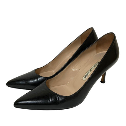 マノロブラニク レザーパンプス