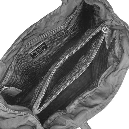 プラダ トライアングルロゴプレート ナイロン ハンドバッグ