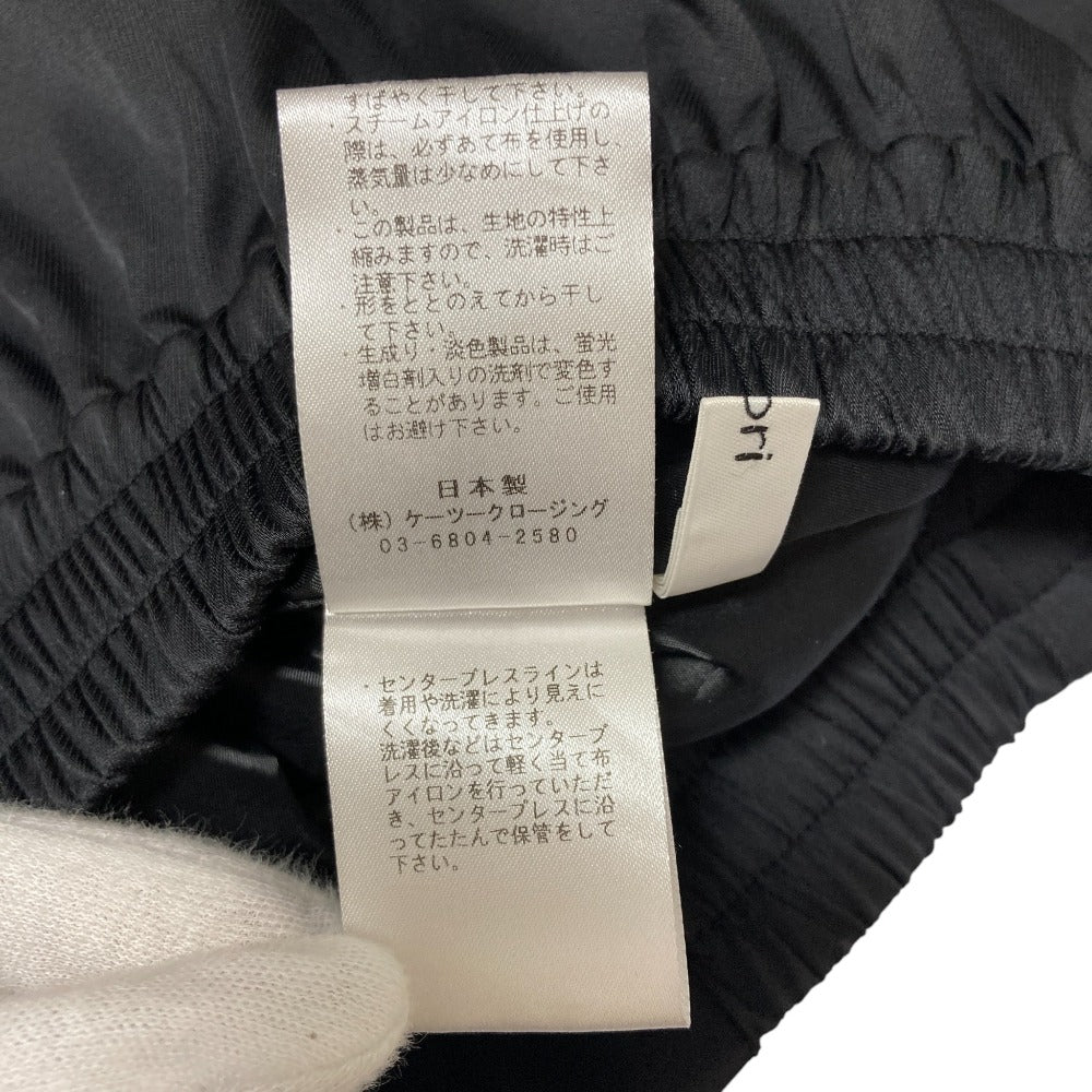 ヨリ サテンセンタープレスワイドパンツ