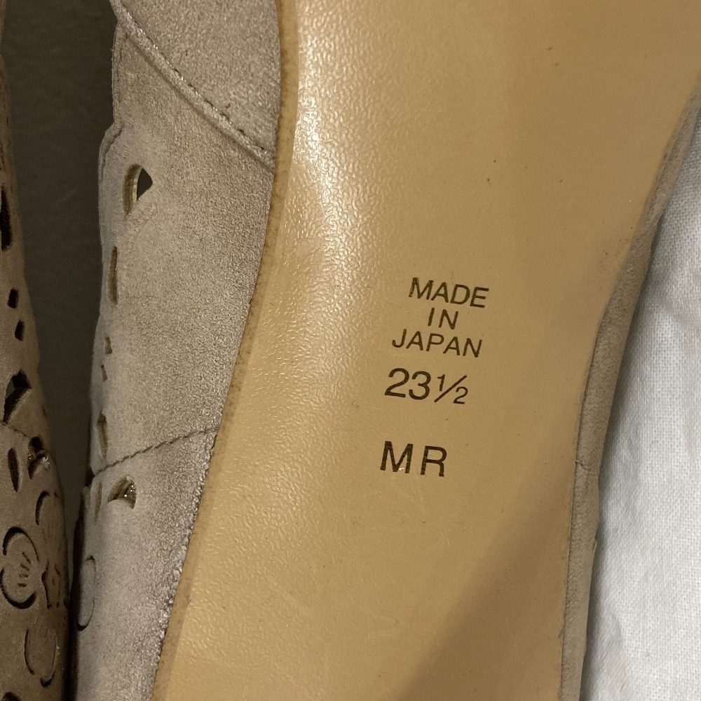 ダイアナ カットワークスエードパンプス