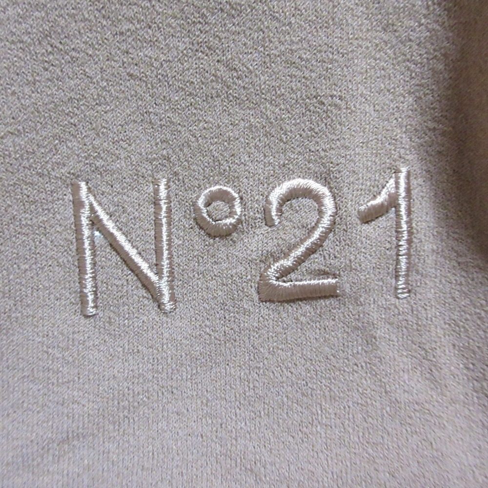 ヌメロヴェントゥーノ ロゴ刺繍ニットカットソー