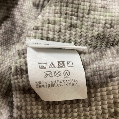 ミーイッセイミヤケ 転写プリントプリーツハイネックカットソー