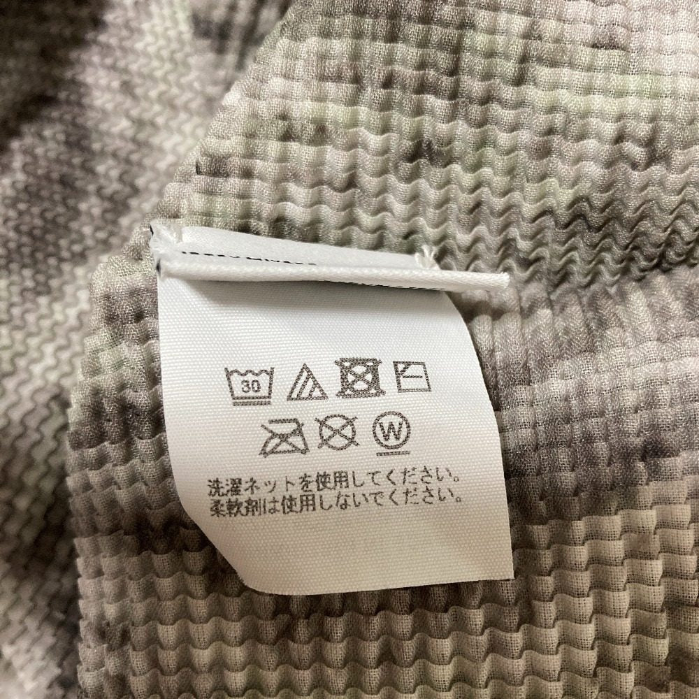 ミーイッセイミヤケ 転写プリントプリーツハイネックカットソー