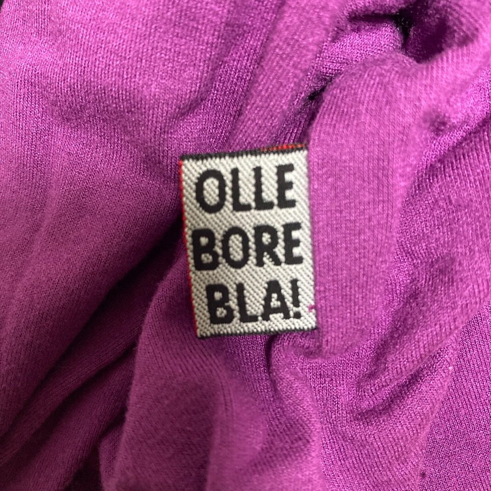 オレボレブラアルベロベロ 刺繍タートルネックカットソー