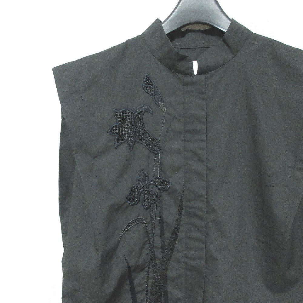 マメクロゴウチ Botanical Embroideryノースリーブシャツ