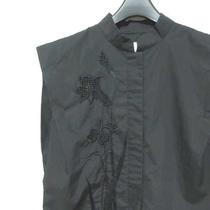 マメクロゴウチ Botanical Embroideryノースリーブシャツ