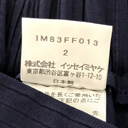 イッセイミヤケ プリーツスリムテーパードパンツ