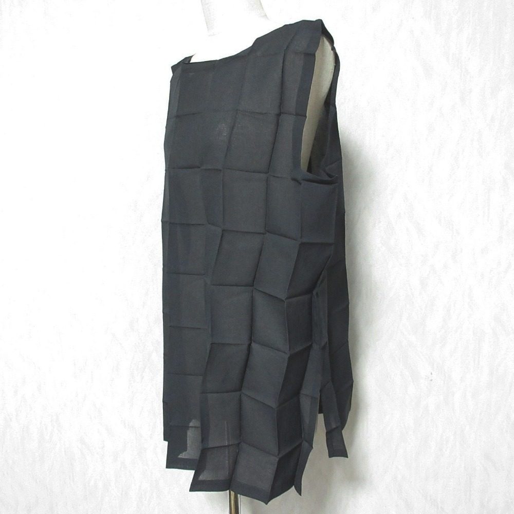 ミーイッセイミヤケ DICE PLEATS シャツ ノースリーブトップス