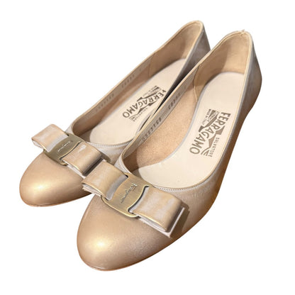 サルヴァトーレ フェラガモ ヴァラリボン レザー ローヒールパンプス