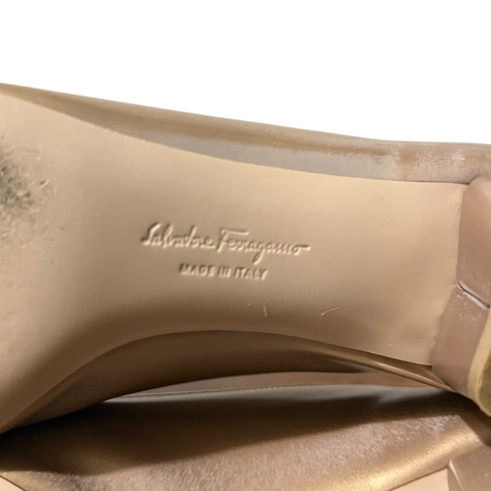 サルヴァトーレ フェラガモ ヴァラリボン レザー ローヒールパンプス