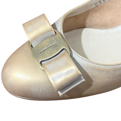 サルヴァトーレ フェラガモ ヴァラリボン レザー ローヒールパンプス