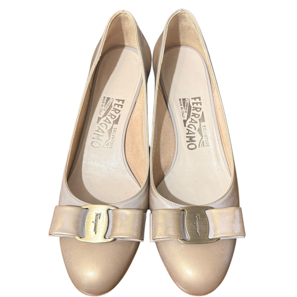 サルヴァトーレ フェラガモ ヴァラリボン レザー ローヒールパンプス