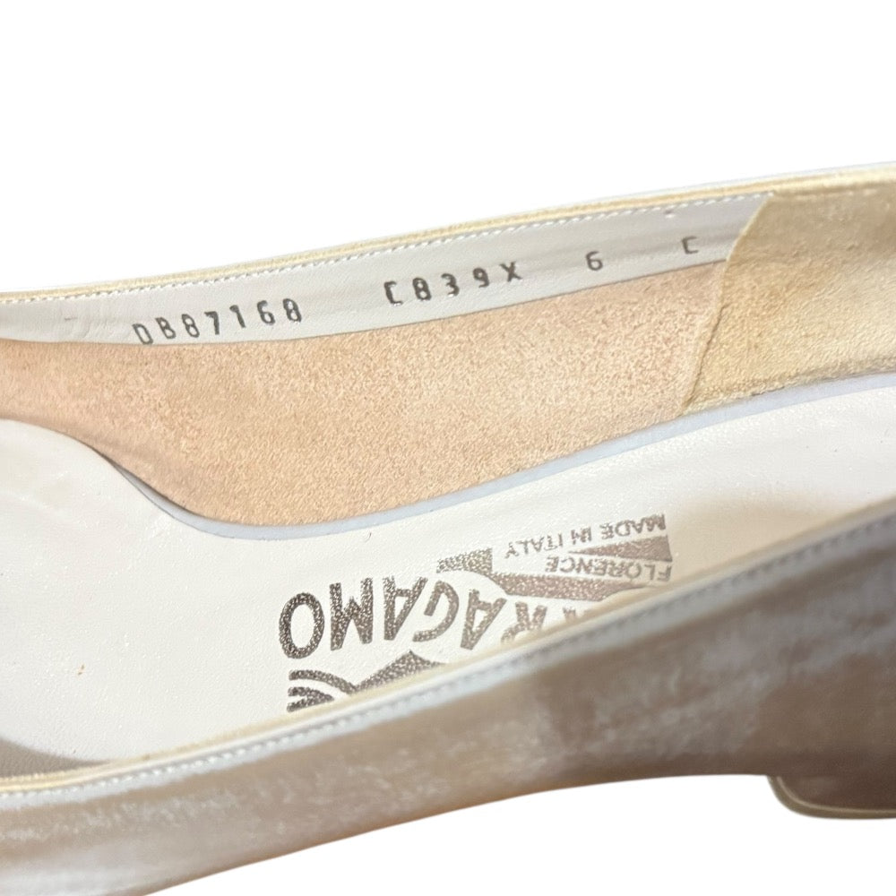 サルヴァトーレ フェラガモ ヴァラリボン レザー ローヒールパンプス