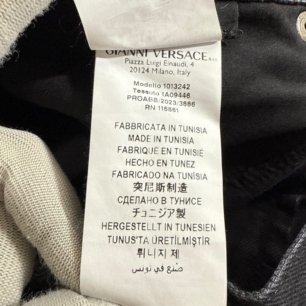 ヴェルサーチェ メデューサボタンデニムパンツ