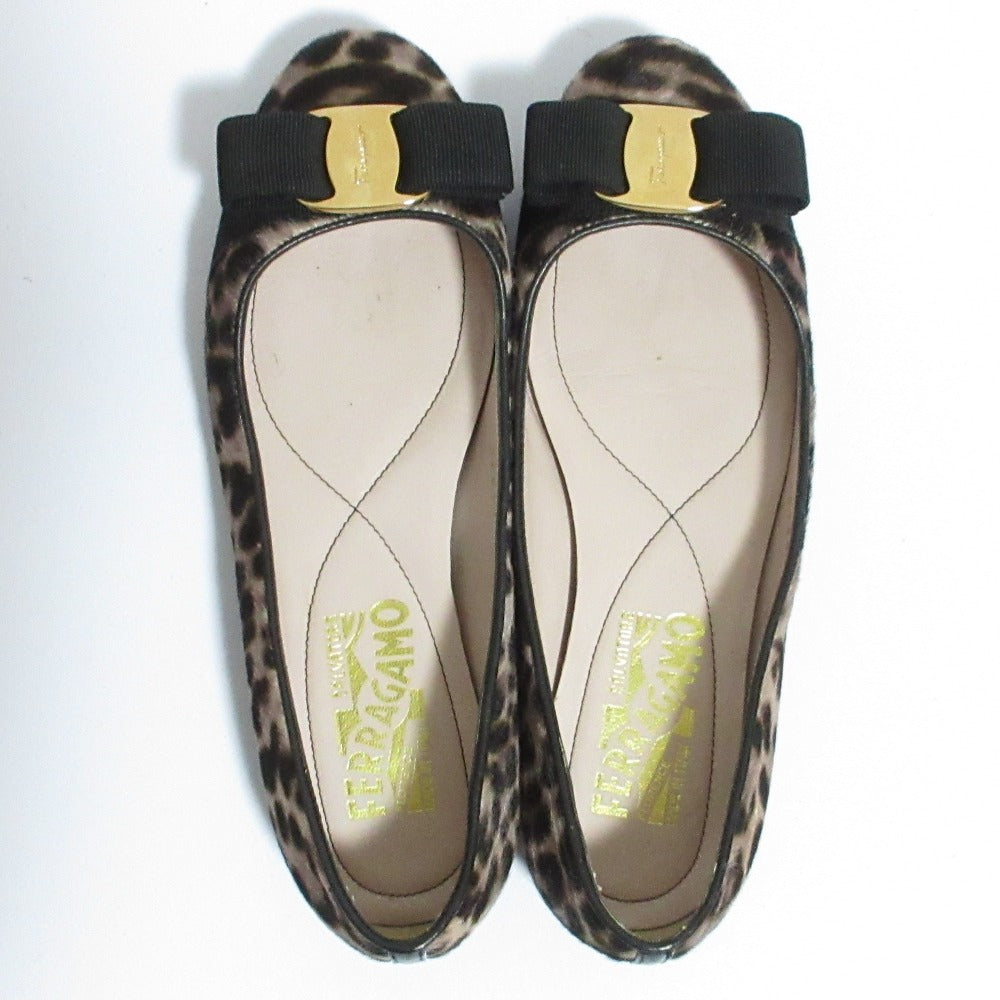 サルヴァトーレ フェラガモ ヴァラリボン ハラコレザー パンプス