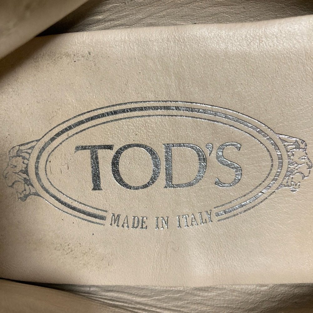 トッズ ドライビングシューズ ローファー