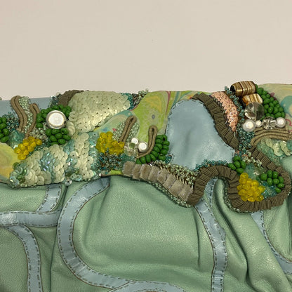 バグテリア ビーズ刺繍クラッチバッグ