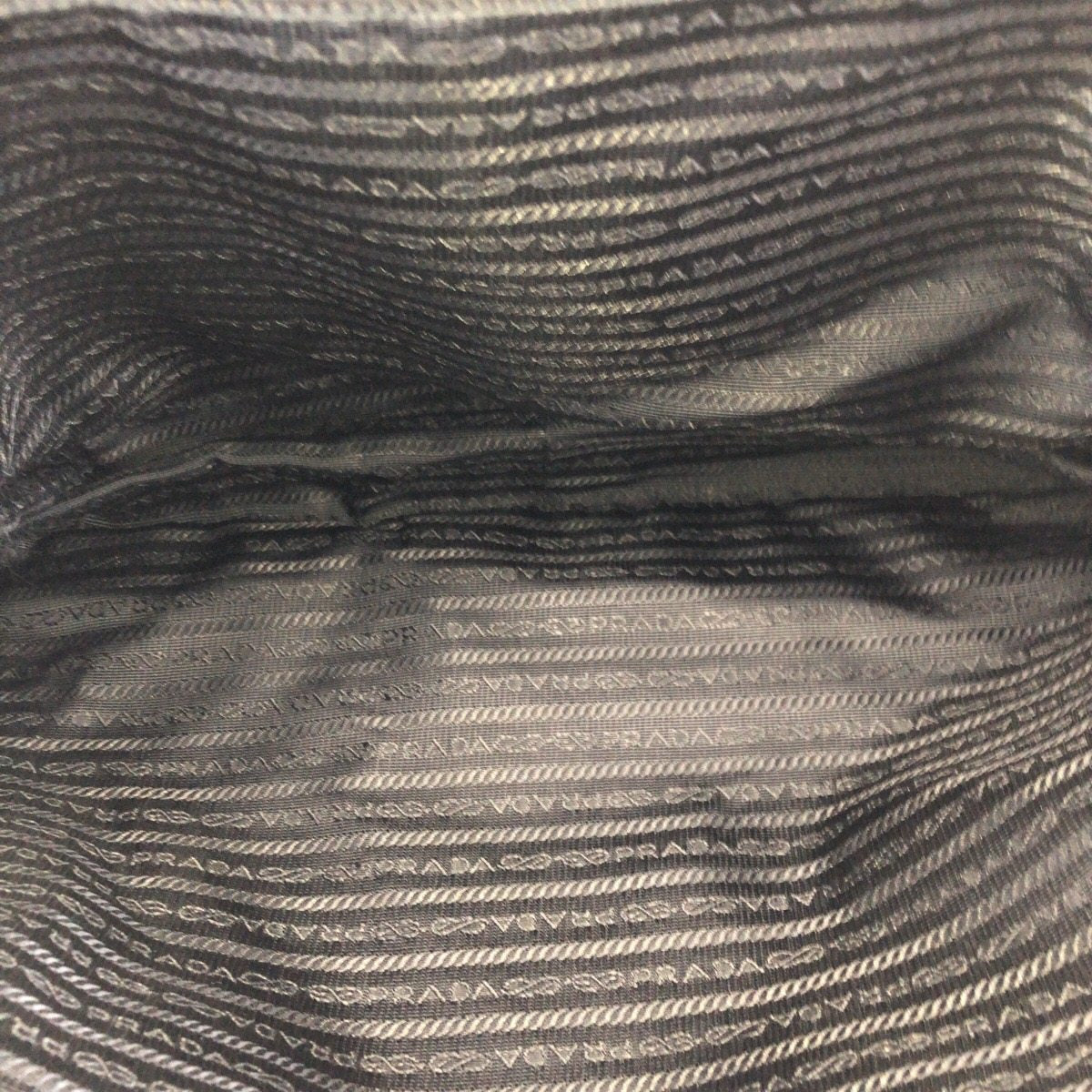 プラダ テスートサフィアーノ ビジネスバッグ