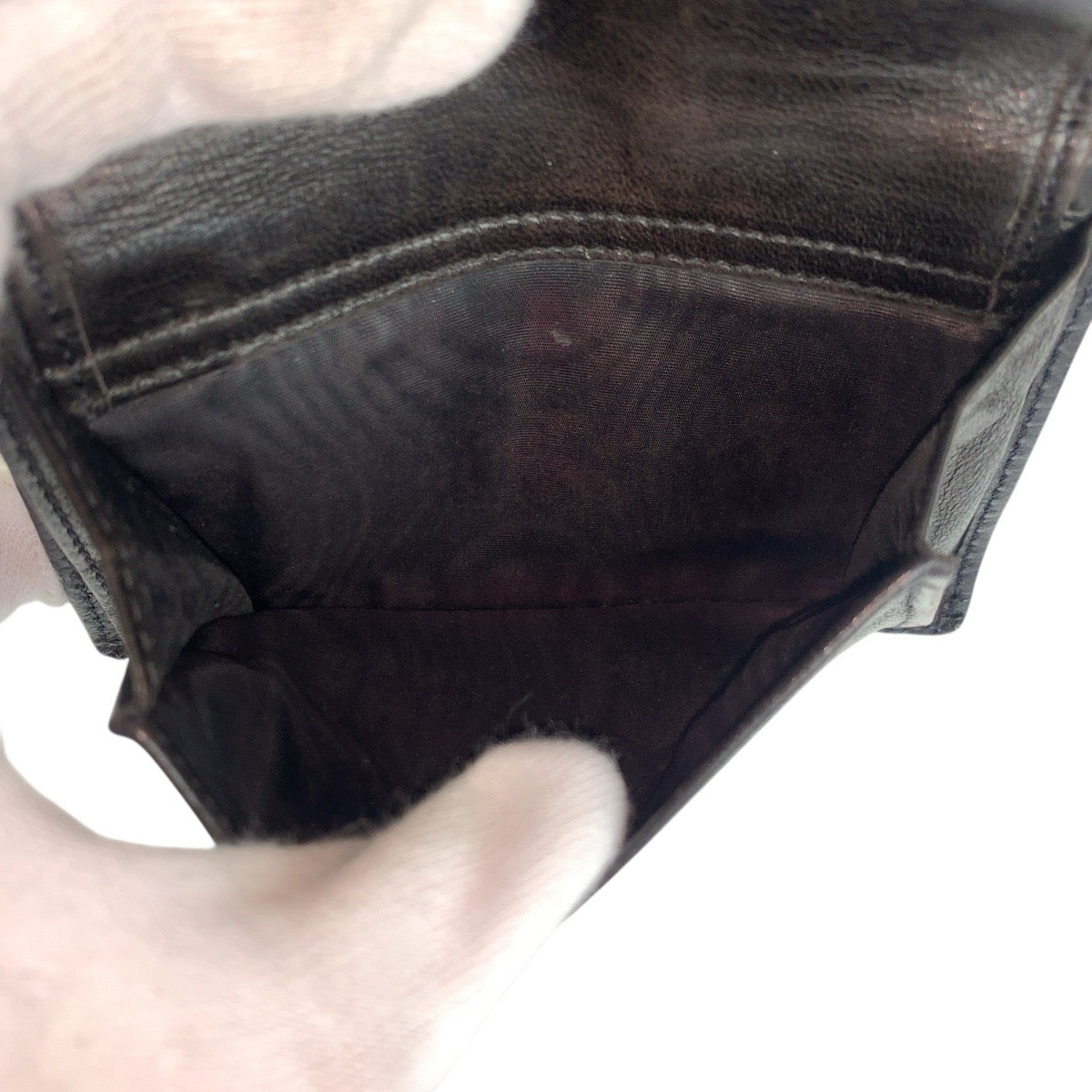 シャネル レザー折り財布