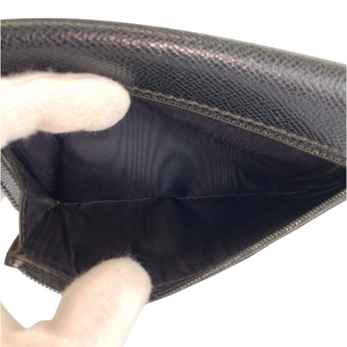 シャネル レザー折り財布