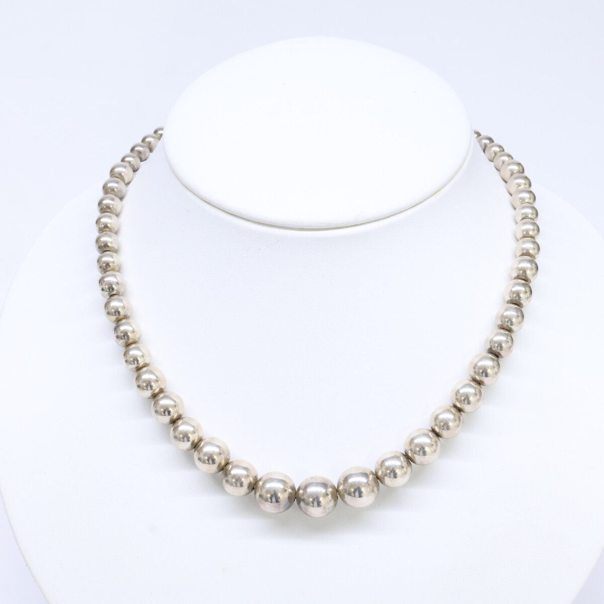 ティファニー ハードウェア グラジュエイテッド ボール シルバー ネックレス