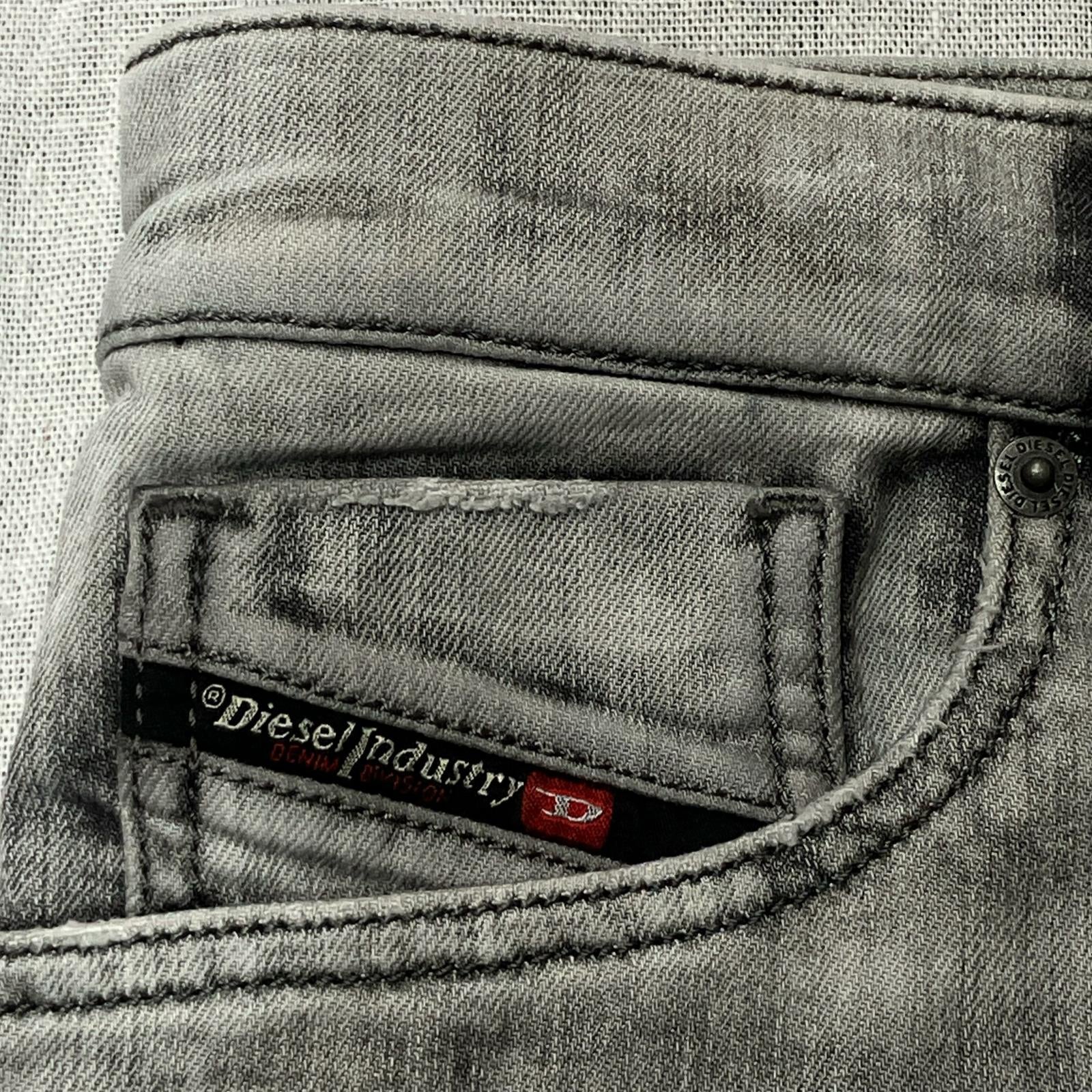 ディーゼル D-Fining コットンテーパードデニムパンツ
