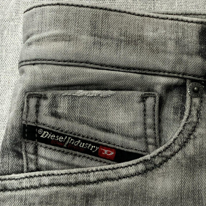 ディーゼル D-Fining コットンテーパードデニムパンツ