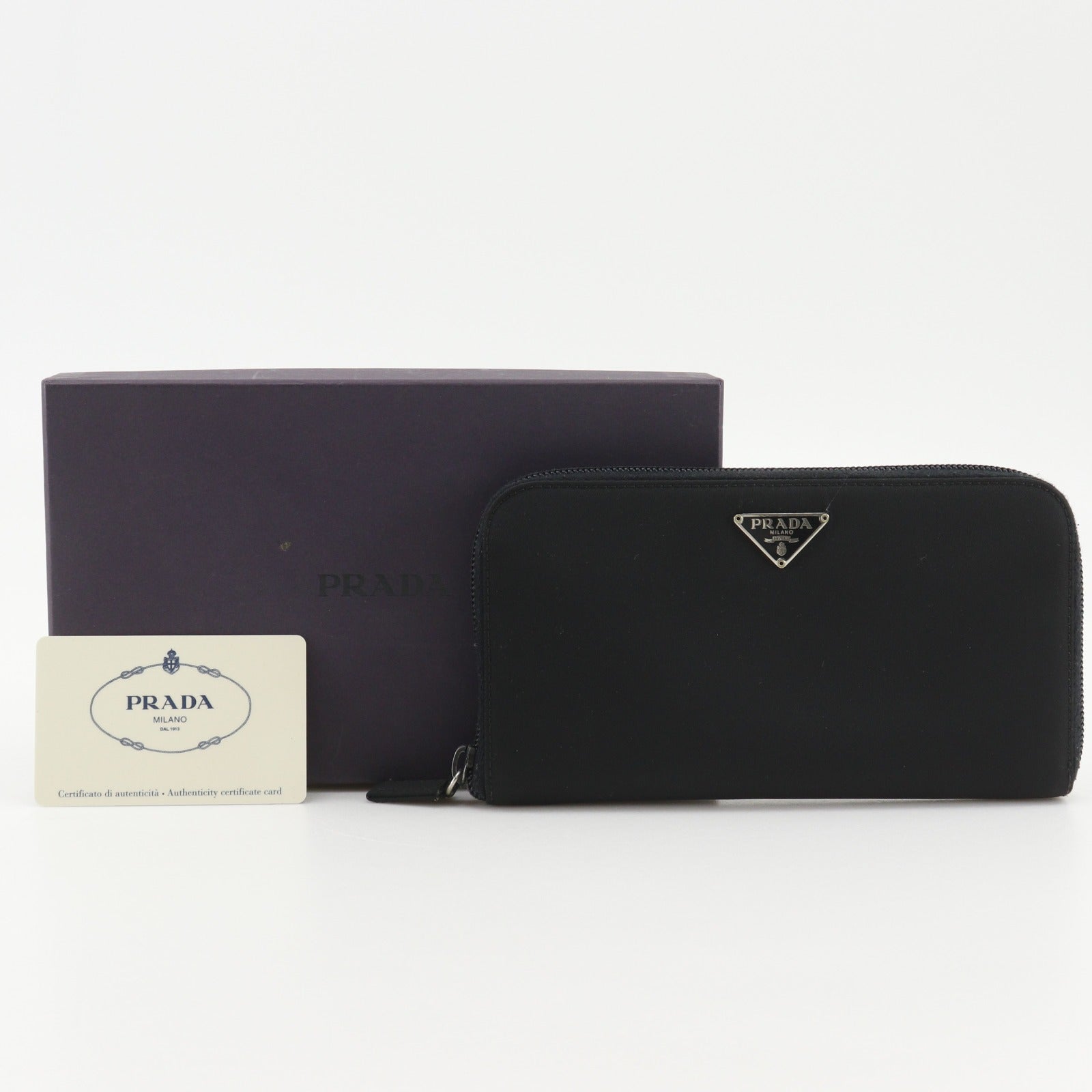 プラダ ナイロン長財布