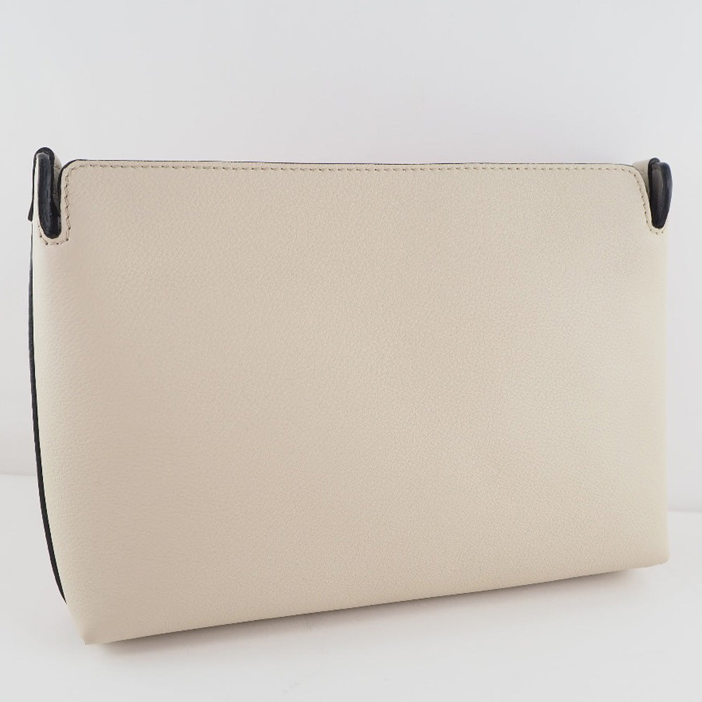 バーバリー MEDIUM CLUTCH 牛革クラッチバッグ