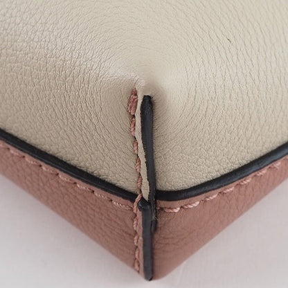 バーバリー MEDIUM CLUTCH 牛革クラッチバッグ